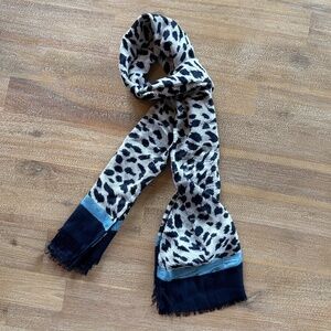 J. Mclaughlin Womens Blues (Navy to light) White Background Fringe Scarf